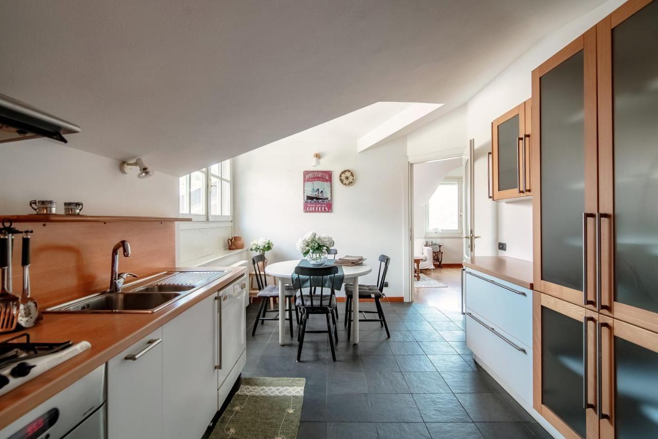 I D'A Charming Penthouse - Lake View- Como- House-130 Mt-2 Double Bedrooms And 2 Double Bathrooms A Spacious Living Room-Full Equipped Kitchen-Private Garden And Terrace-Private Covered Parking Exterior photo
