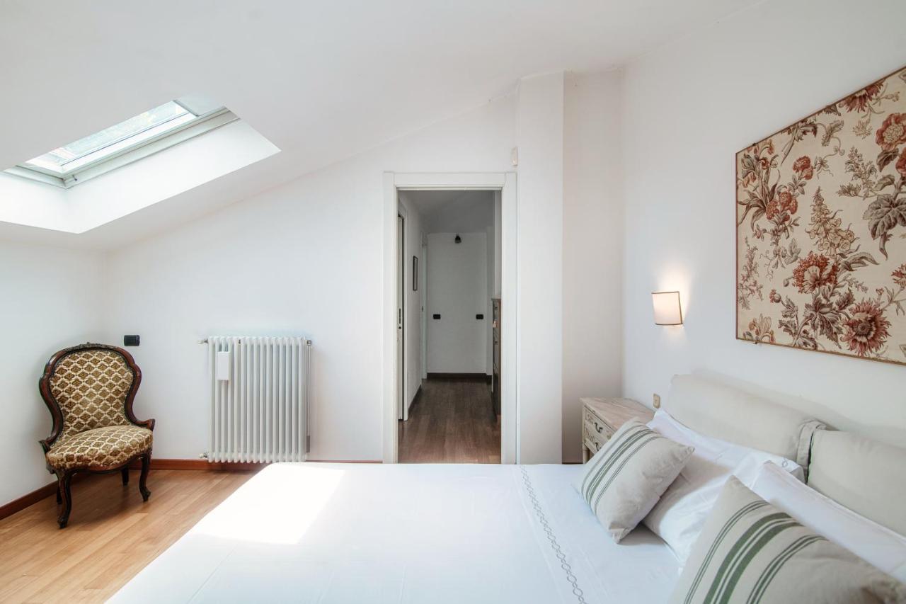I D'A Charming Penthouse - Lake View- Como- House-130 Mt-2 Double Bedrooms And 2 Double Bathrooms A Spacious Living Room-Full Equipped Kitchen-Private Garden And Terrace-Private Covered Parking Exterior photo